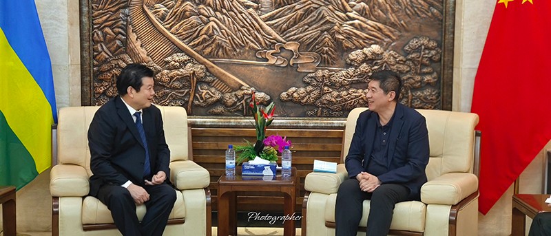 clip_image002.jpg 與參贊交流g.jpg